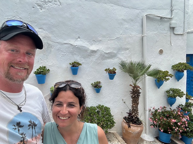 Deux québécois voyageurs à Frigiliana, Andalousie,Espagne